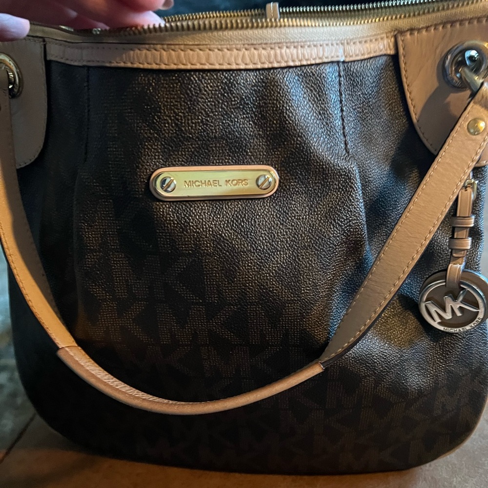 Michael Kors Leather Purse excellent used condition.